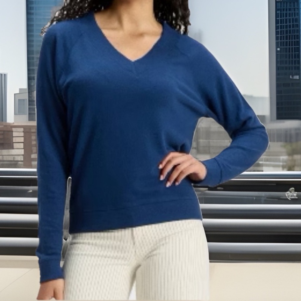 Universal Thread Womens Leisure Studio V-Neck Pullover Sweatshirt CottonPoly NWT